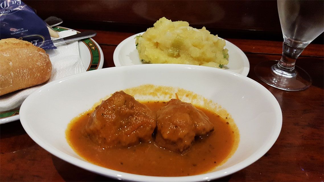 tapa de albondigas en El Faro, Cadiz tapa de albondigas en El Faro, Cadiz