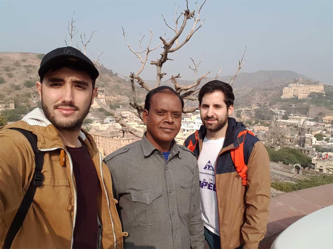 Pooran guía en India