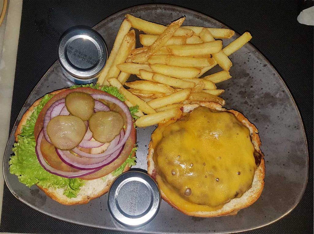 Hamburguesa (20€) en Café Mambo, Ibiza
