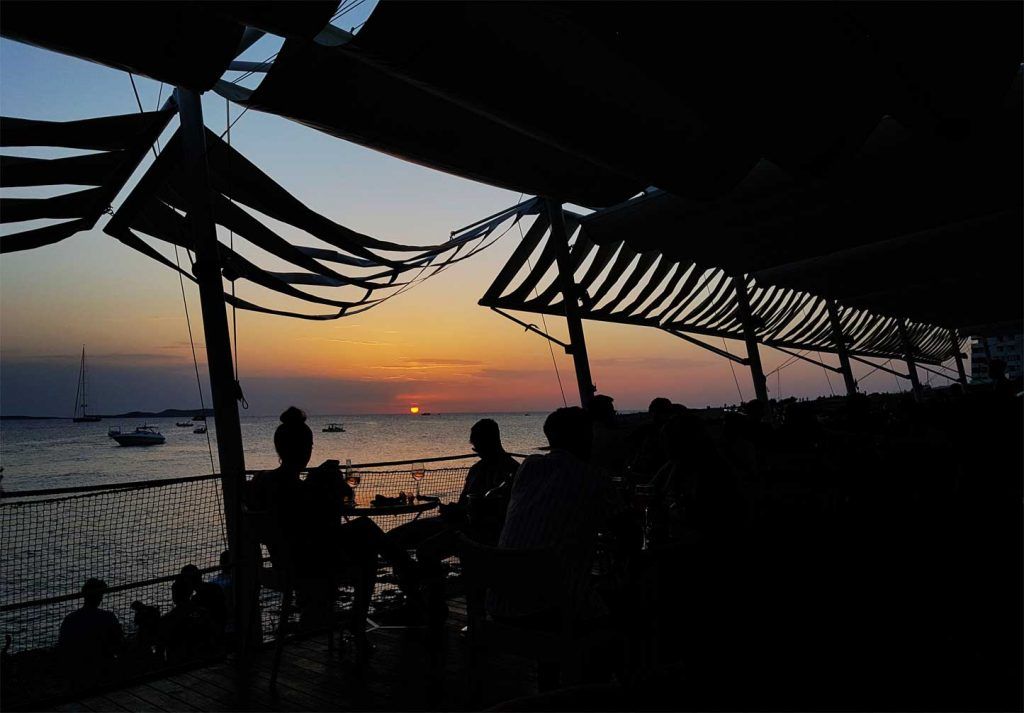 Puesta de sol en Café Mambo