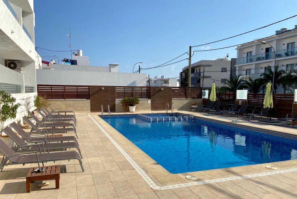 Piscina del hotel en Fleming 50