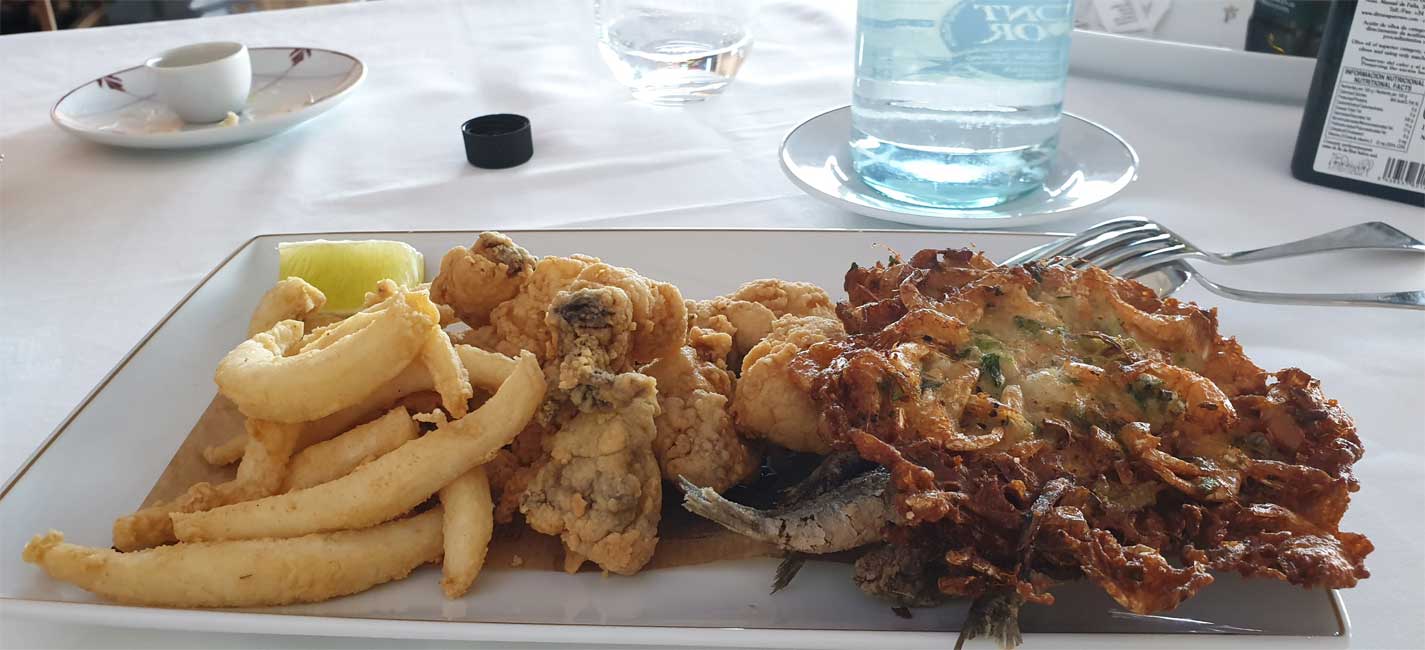 fritura gaditana: Tortillitas camarones, bienmesabe de cazón y chocos