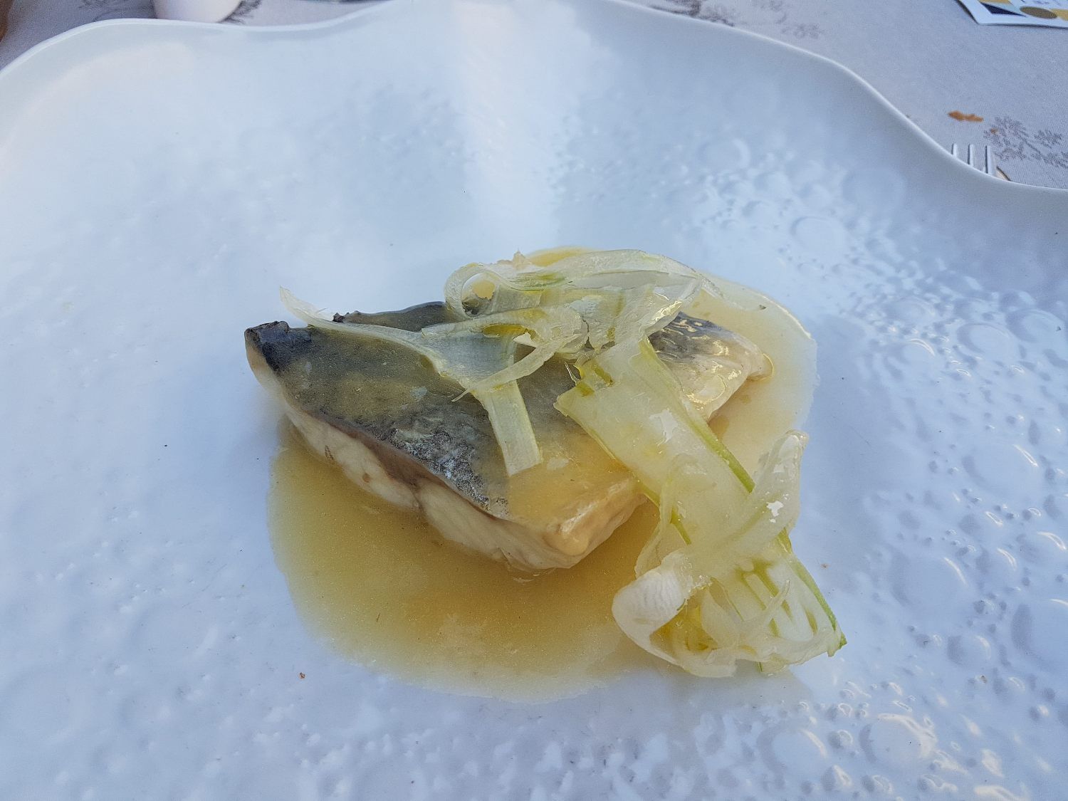Lubina a la brasa con mantequilla de hinojo