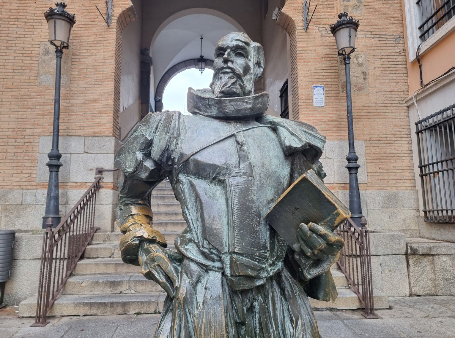 La estatua de Cervantes